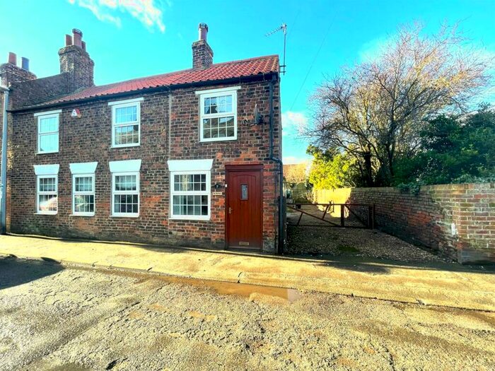4 Bedroom End Of Terrace House For Sale In Cross Street, Aldbrough, Hull, HU11