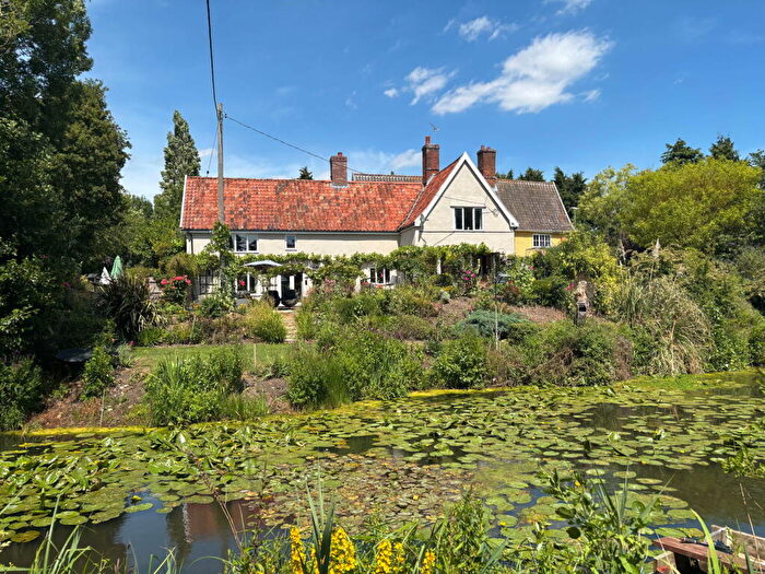 5 Bedroom Link Detached House For Sale In Grove Farm, Cretingham, Suffolk, IP13