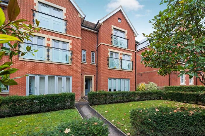 2 Bedroom Apartment For Sale In Bellflower Mews, Canterbury, CT1