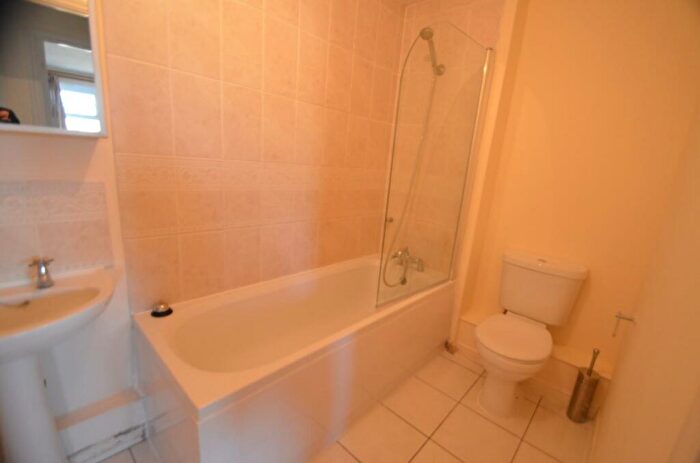 2 Bedroom Flat To Rent In Bressay Drive, Mill Hill, NW7