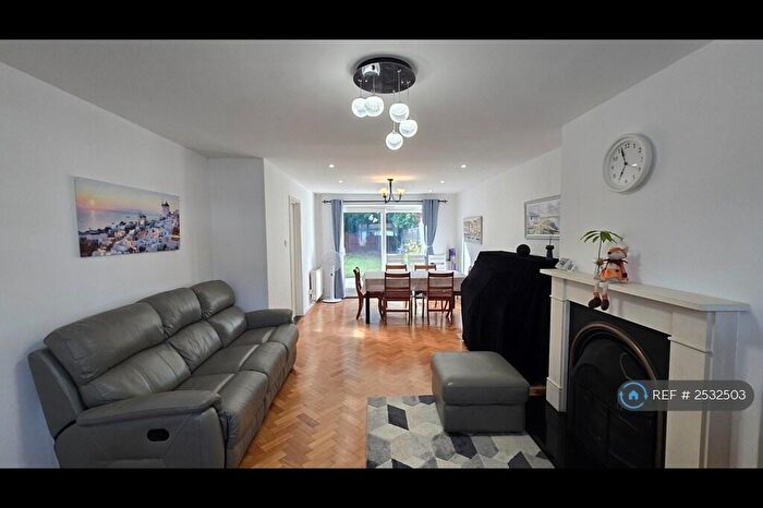 3 Bedroom Semi-Detached House To Rent In Sevenoaks Road, Earley, Reading, RG6