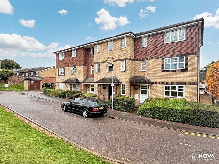 2 Bedroom Apartment For Sale In Earls Meade, Luton, LU2