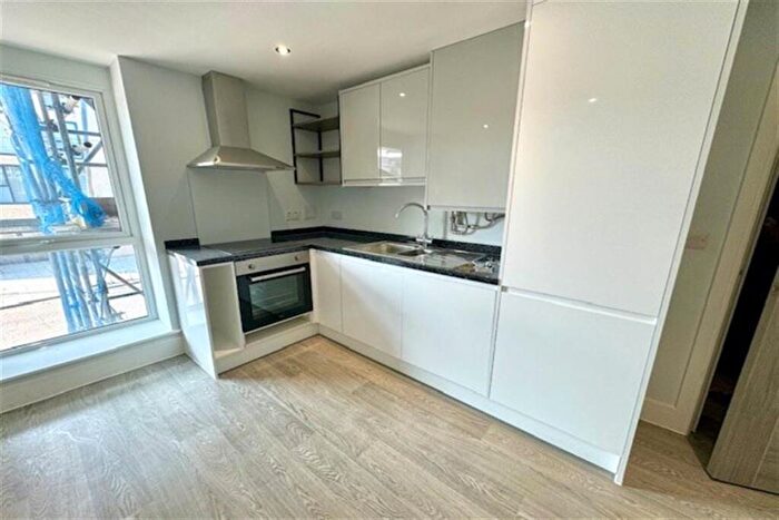 1 Bedroom Apartment To Rent In Clarendon Apartments, Canal Walk, SO14