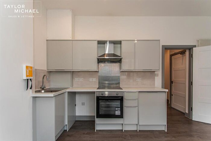 3 Bedroom Flat To Rent In Goldstone Street, Hove, BN3