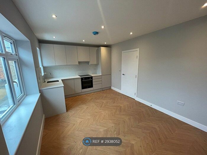 3 Bedroom Flat To Rent In Footscray Road, London, SE9