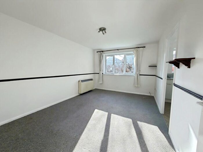 1 Bedroom Flat To Rent In Danbury Crescent, South Ockendon, RM15