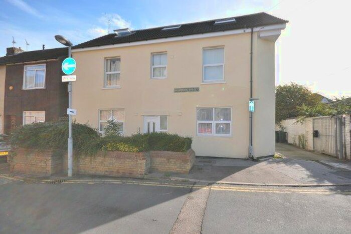 2 Bedroom Flat To Rent In Frederick Street, Sittingbourne, ME10