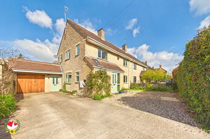 3 Bedroom Semi Detached House For Sale In Haresfield, Stonehouse, GL10