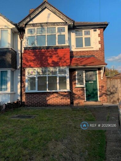 3 Bedroom Semi-Detached House To Rent In Edison Grove, London, SE18
