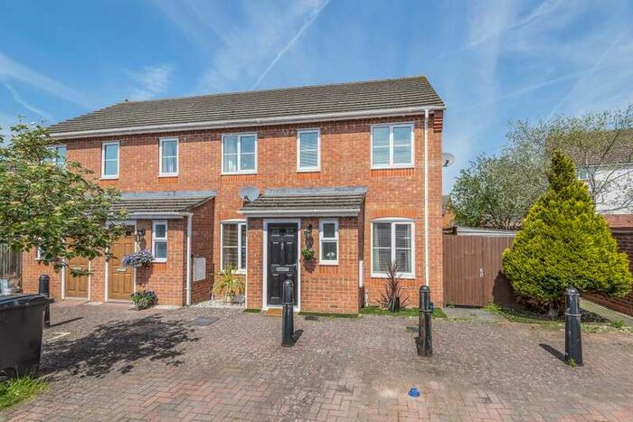 2 Bedroom End Of Terrace House To Rent In Thatcham, Berkshire, RG19