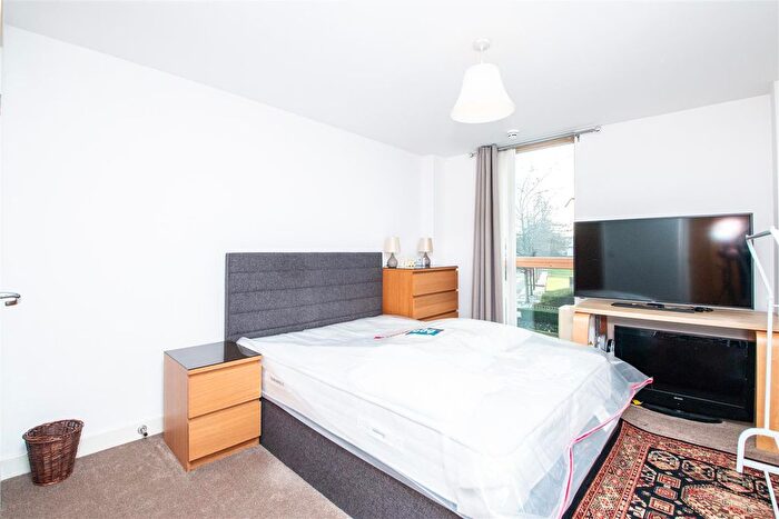 3 Bedroom Flat To Rent In Merrivale Mews, Milton Keynes, MK9