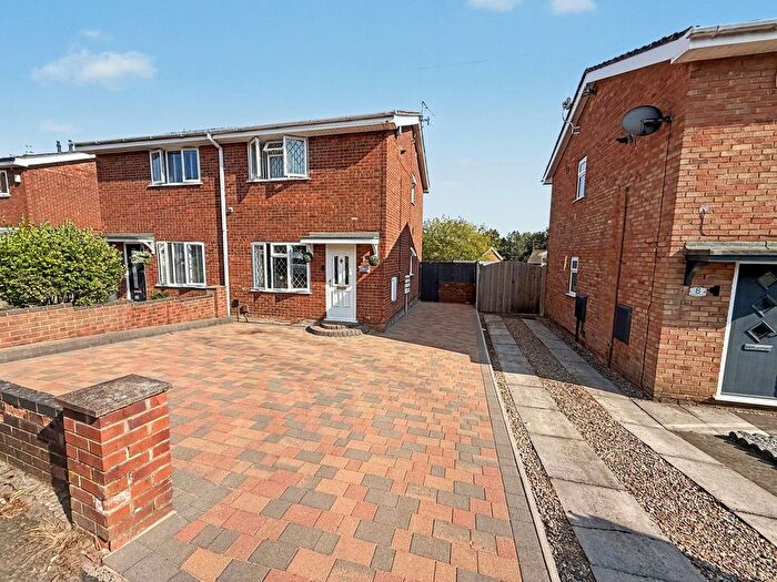 2 Bedroom Semi-Detached House For Sale In Pensford Grove, Stoke-On-Trent, ST1