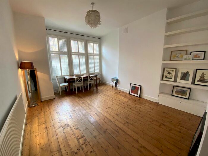 2 Bedroom Flat To Rent In Ashlake Road, London, SW16