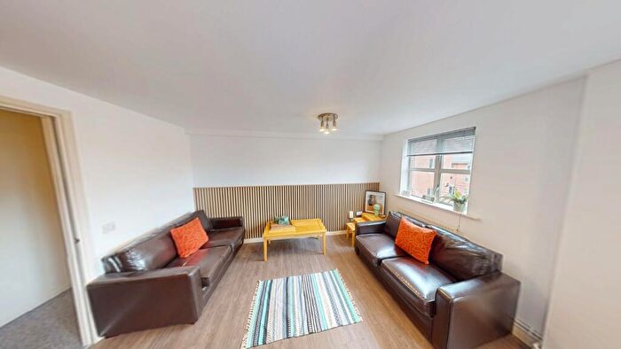 2 Bedroom Flat To Rent In Flat Royal Victoria Court, NG7