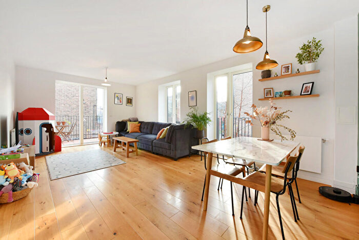 3 Bedroom Apartment To Rent In Wilmott Court, Loddiges Road, E9