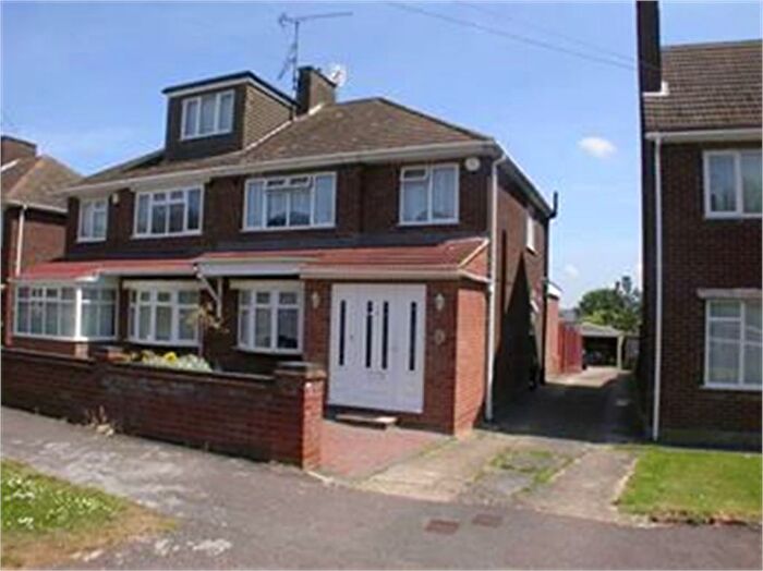 3 Bedroom Detached House To Rent In Rossfold Road, Luton, LU3