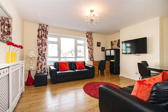 3 Bedroom Flat To Rent In Great Suffolk Street, London, SE1