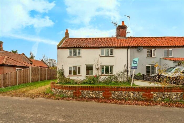 3 Bedroom Property For Sale In The Street, Ringland, Norwich, NR8