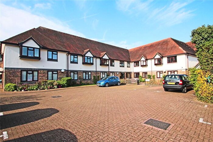 1 Bedroom Apartment For Sale In Chertsey, Surrey, KT16
