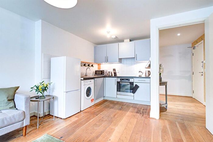 3 Bedroom Flat To Rent In Lanherne Gate, The Downs, Wimbledon, SW20