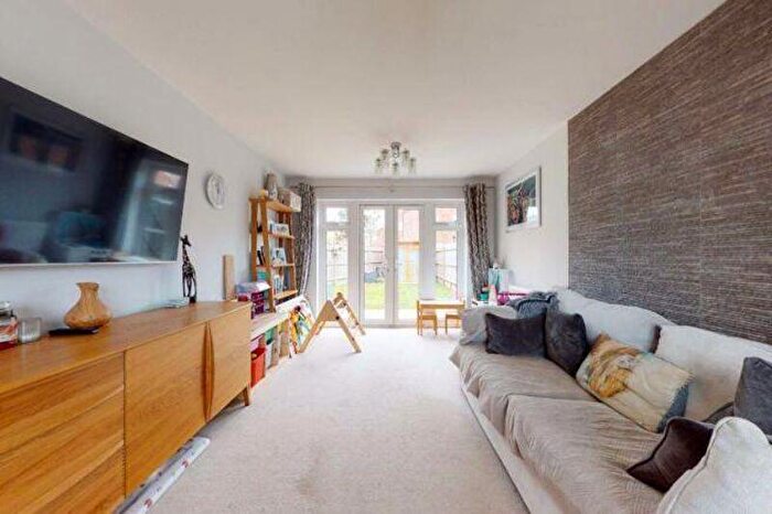 4 Bedroom Semi-Detached House To Rent In Longacres Way, Chichester, PO20