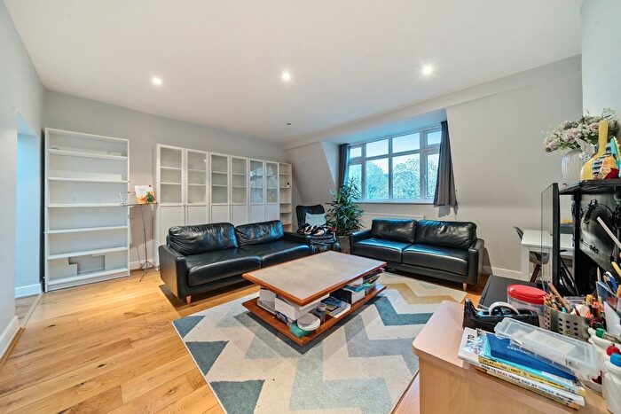 4 Bedroom Flat To Rent In Queens Avenue, London, N10