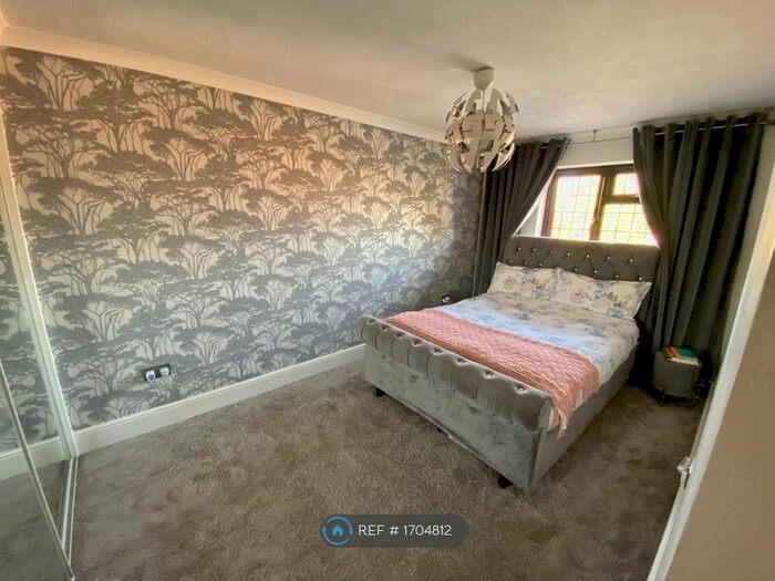 3 Bedroom Semi-Detached House To Rent In Archates Avenue, Chafford Hundred, RM16