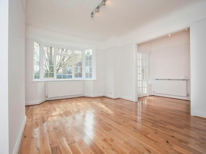 2 Bedroom Flat To Rent In Brim Hill, Hampstead Garden Suburb, N2