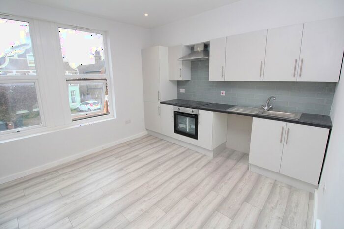 2 Bedroom Flat To Rent In The Brent, Dartford, DA1