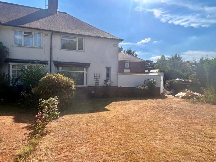3 Bedroom Semi Detached House To Rent In Woodhouse Road, Birmingham, B32