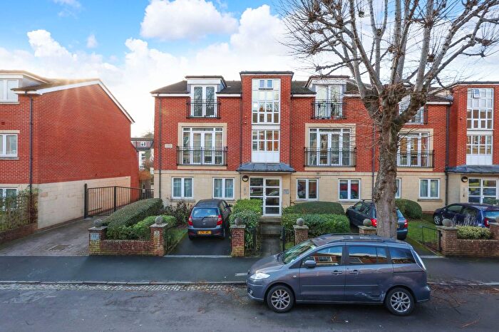 2 Bedroom Flat For Sale In Claremont Avenue, Bristol, BS7