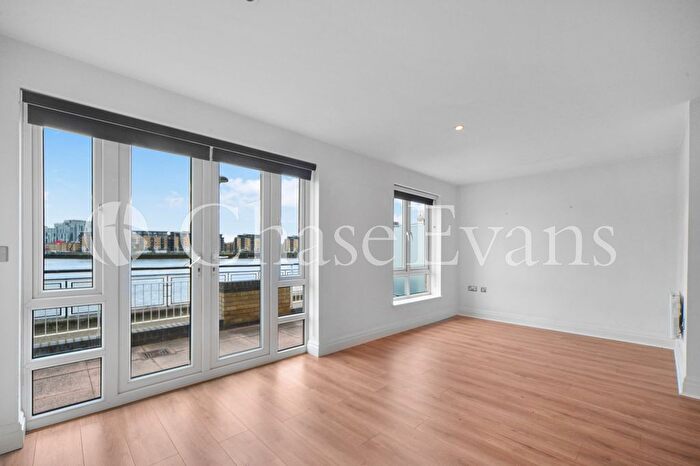 3 Bedroom Flat To Rent In St Davids Square, Isle Of Dogs, London, E14