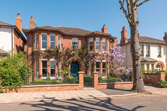 5 Bedroom Detached House For Sale In Chaucer Road, Bedford, MK40
