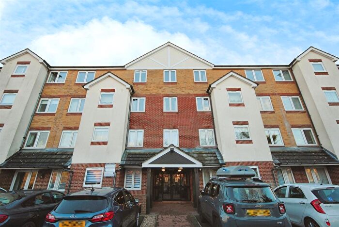 1 Bedroom Flat To Rent In - Lower High Street, Watford, WD17