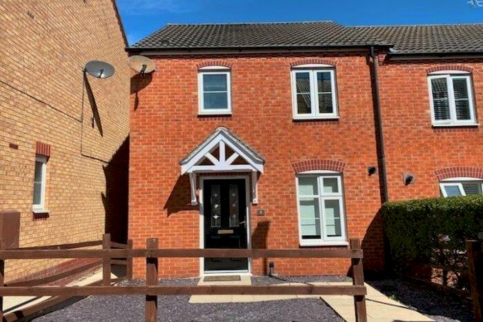 3 Bedroom Semi-Detached House To Rent In Darwin Crescent, Loughborough, LE11