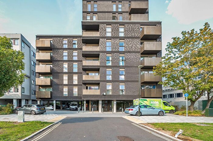 2 Bedroom Flat For Sale In Geraint Thomas House North, The Boulevard, Crawley, RH10