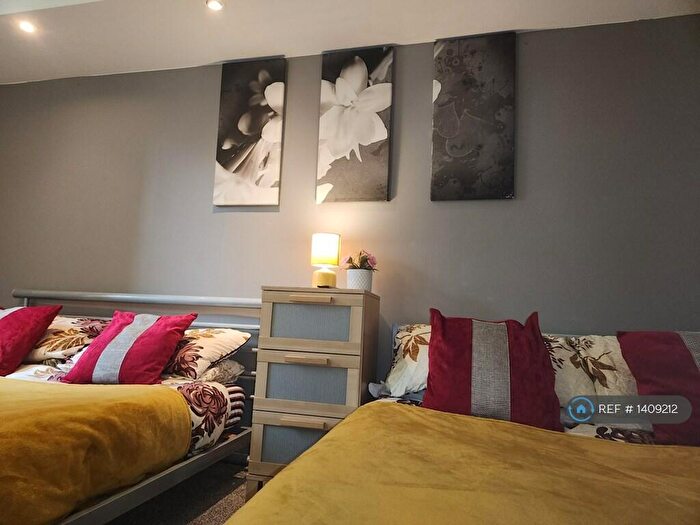 2 Bedroom Flat To Rent In Salford, Salford, M5