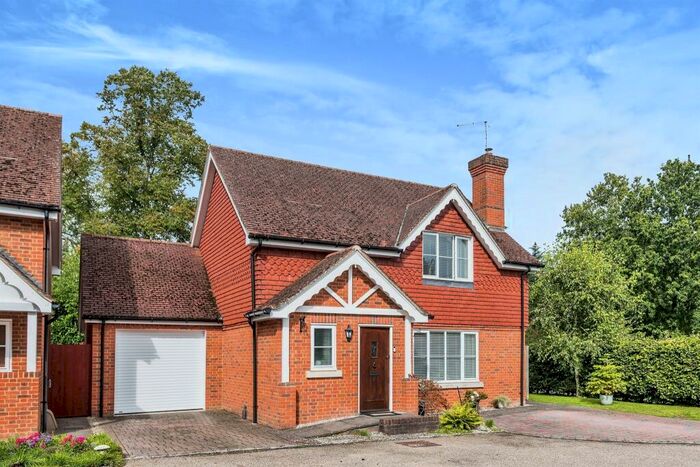 3 Bedroom Detached House For Sale In Silvers Close, Ramsdell, Tadley, RG26