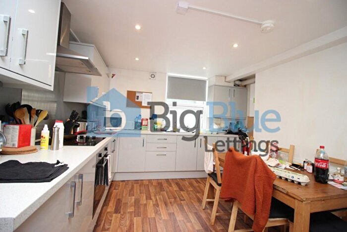 6 Bedroom House To Rent In Hessle Avenue, Leeds, LS6