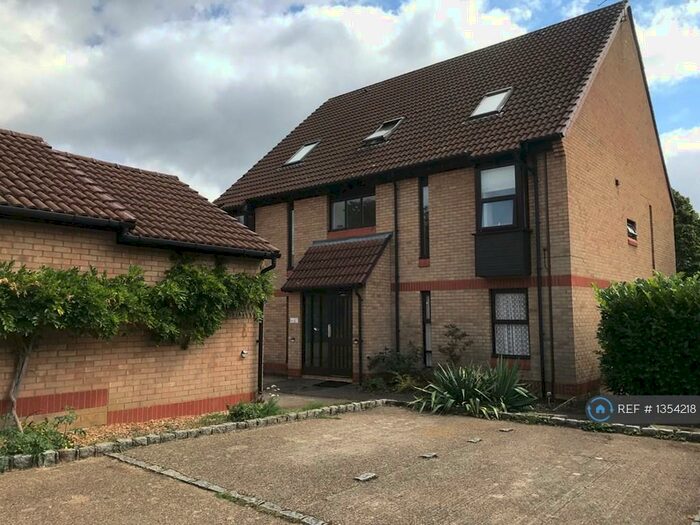 Studio To Rent In Goldsworth Park, Woking, GU21