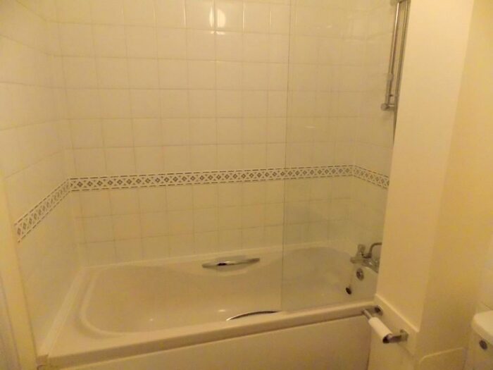 2 Bedroom Apartment To Rent In Pooles Wharf Court, Bristol, BS8