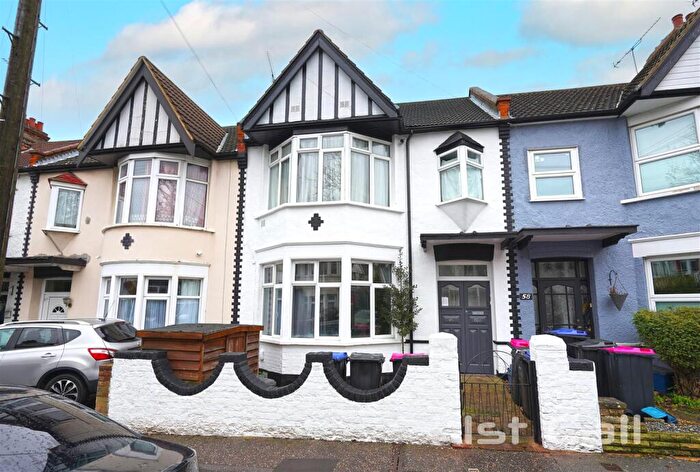 2 Bedroom Flat For Sale In Brightwell Avenue, Westcliff-On-Sea, SS0