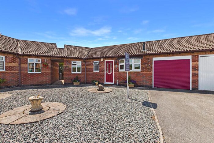 3 Bedroom Bungalow For Sale In Holmefield, Farndon, Newark, NG24