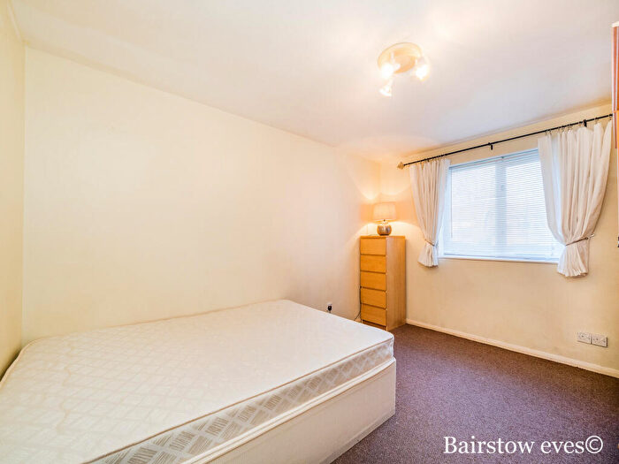 1 Bedroom Flat To Rent In Greenslade Road Barking, IG11