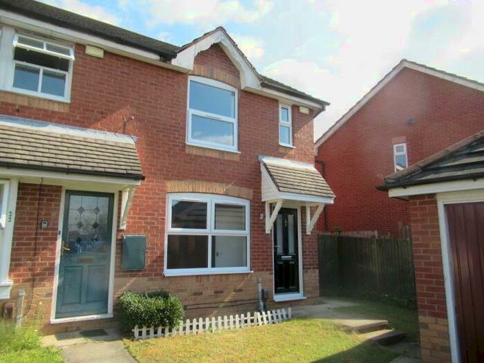 2 Bedroom Town House To Rent In Yew Tree Lane, Leeds, LS15