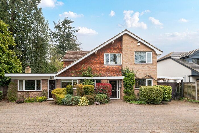 5 Bedroom Detached House For Sale In Lyne Lane, Lyne, Chertsey, KT16