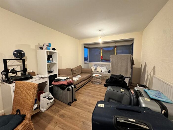 2 Bedroom Apartment To Rent In Mimosa, Avenue Road, N15