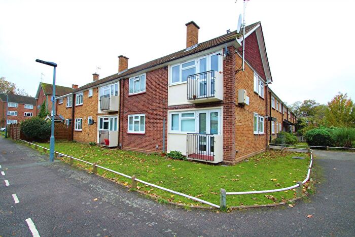 2 Bedroom Flat To Rent In Burden Way, London, E11