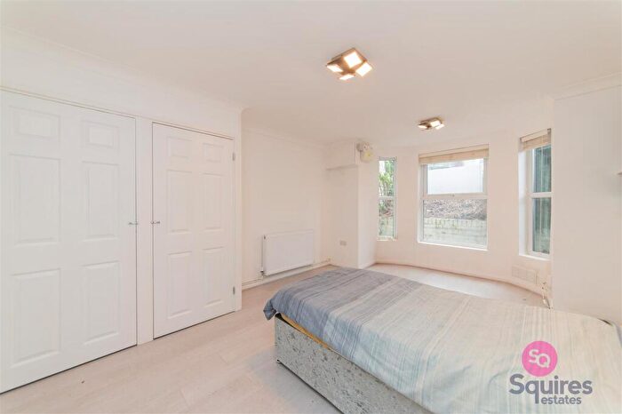 3 Bedroom Flat For Sale In Second Avenue, Hendon, London, NW4