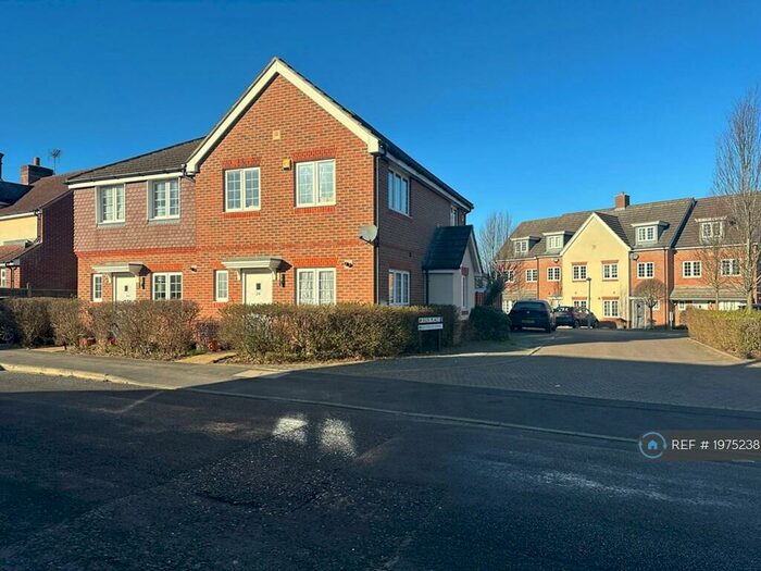 3 Bedroom Semi-Detached House To Rent In Marrowbrook Lane, Farnborough, GU14